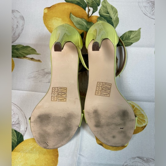 Size 6 worn once Spring Shoes - Picture 2 of 3